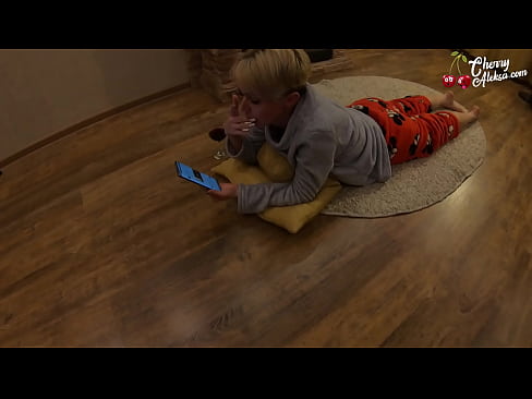 ❤️ Anopenga Blonde Kusvira Mboro Hombe Kusveta uye Kubonyora Pairi - DzeBonde Hard porn ❌❤